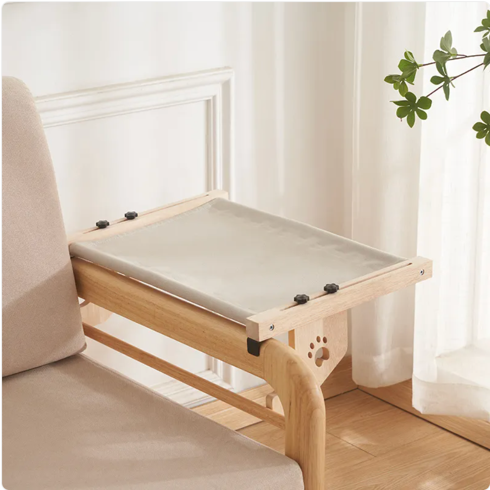 Lit en bois pour chat – balcon ou fenêtre