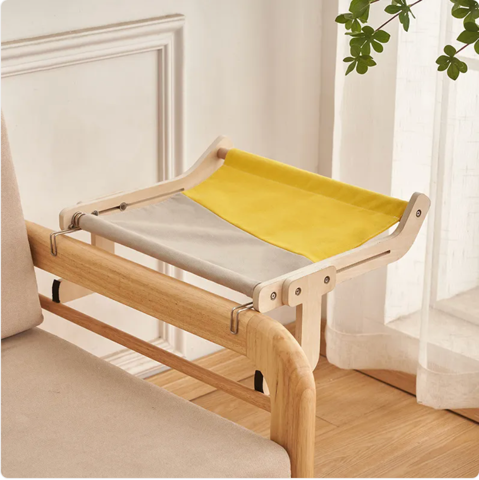Lit en bois pour chat – balcon ou fenêtre
