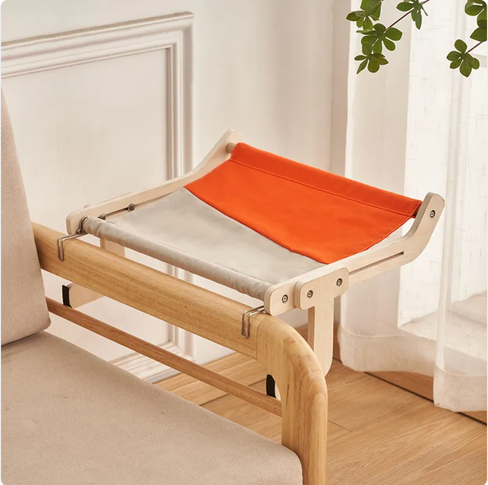 Lit en bois pour chat – balcon ou fenêtre