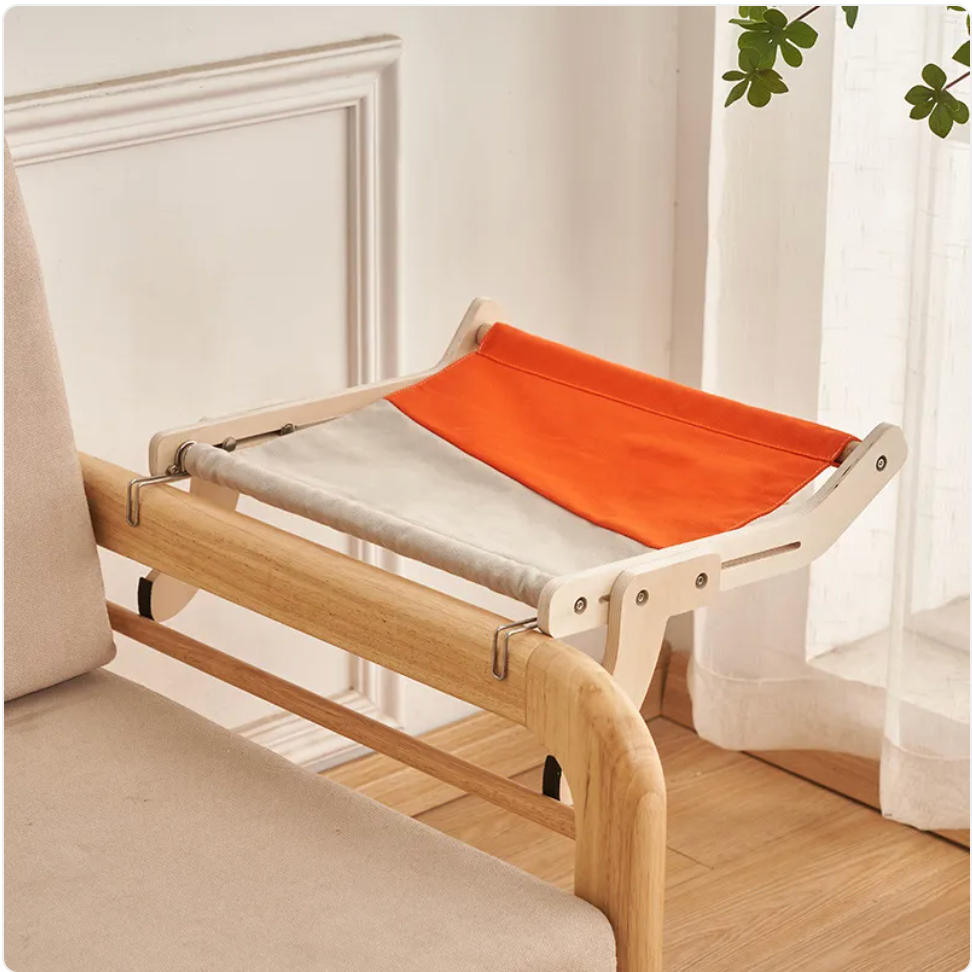 Lit en bois pour chat – balcon ou fenêtre