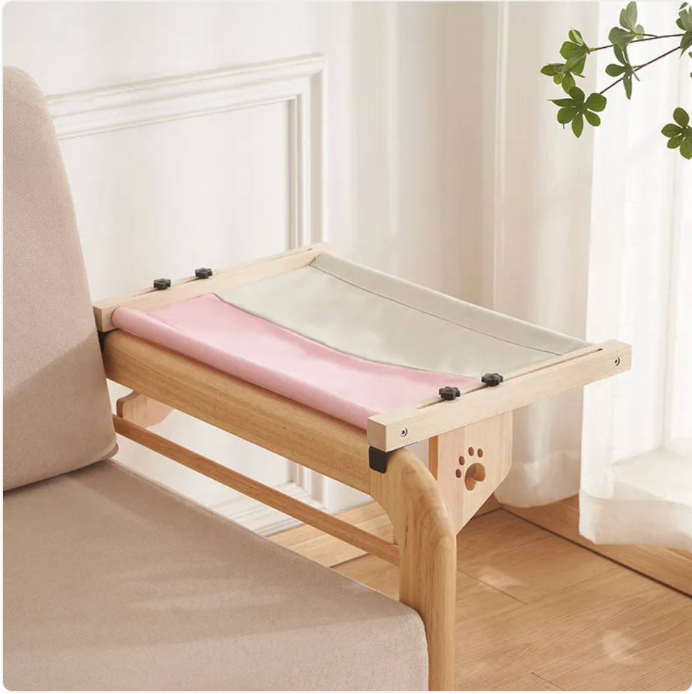Lit en bois pour chat – balcon ou fenêtre