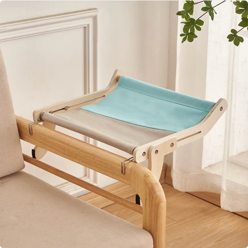 Lit en bois pour chat – balcon ou fenêtre