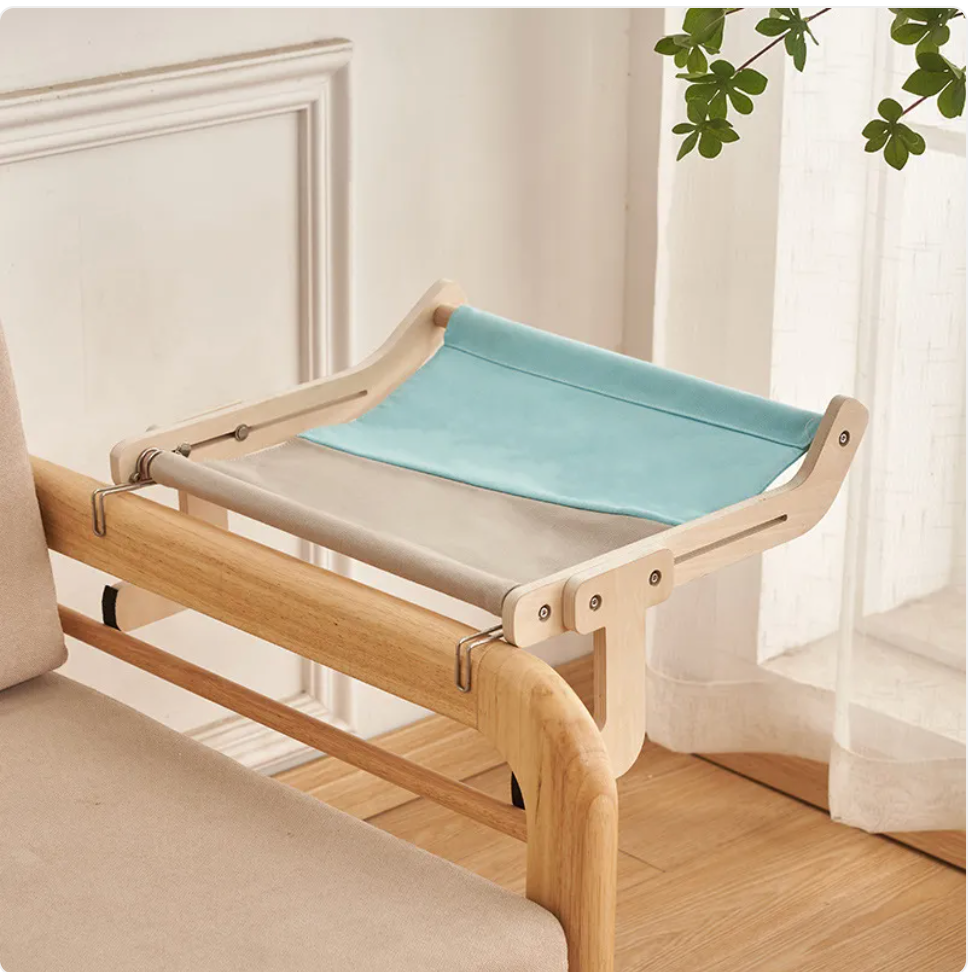 Lit en bois pour chat – balcon ou fenêtre